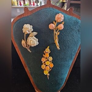 Vintage Lucite Brooch Lot